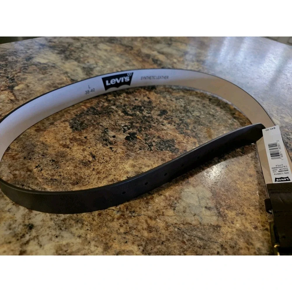 New Levis New Mens Belt.Size Large. RN129919. Brown.